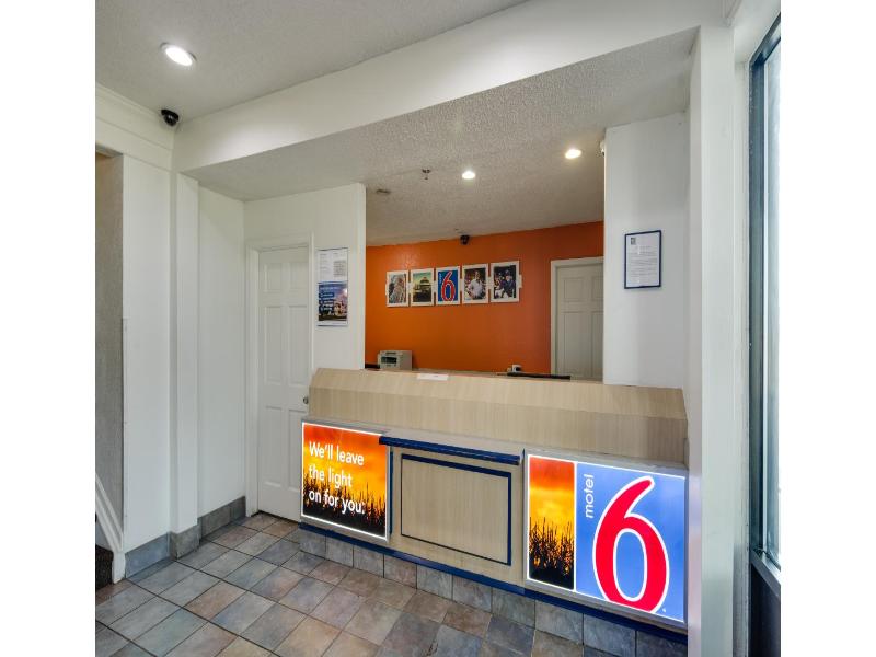 Motel 6 Waukegan, Il image