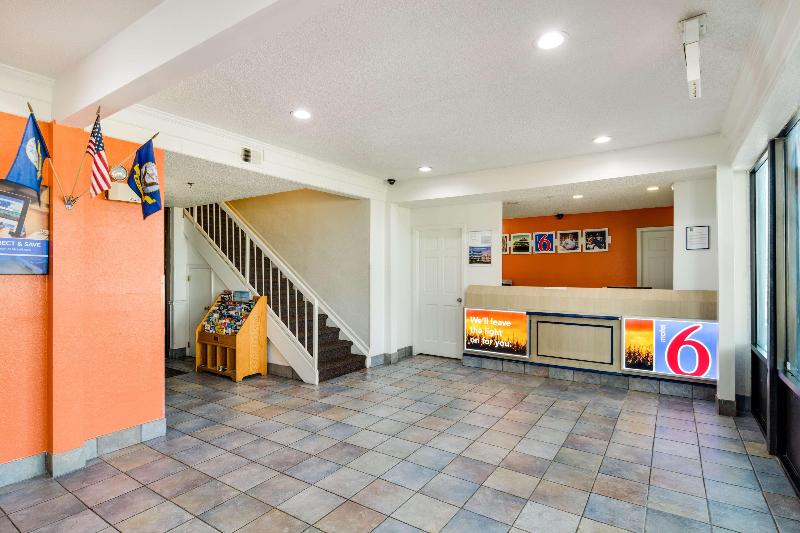 Motel 6 Waukegan, Il image