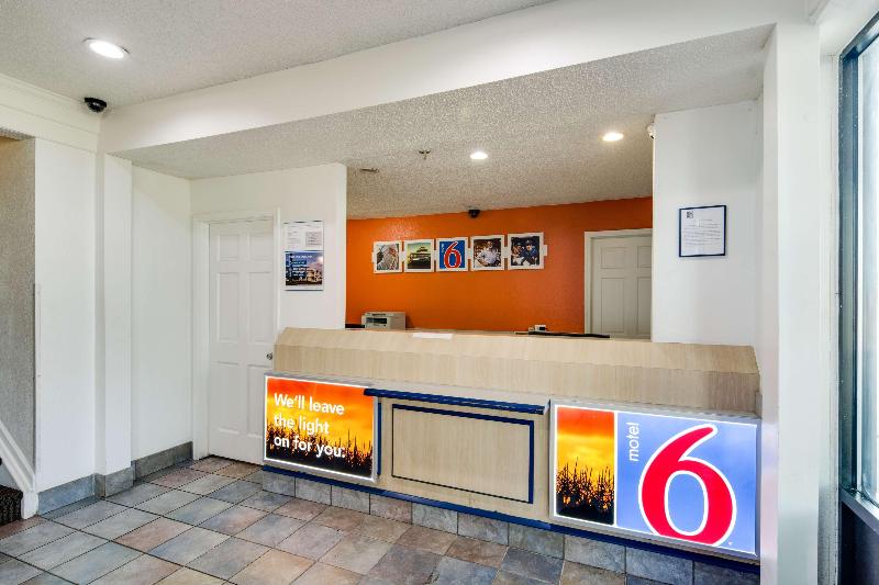 Motel 6 Waukegan, Il image