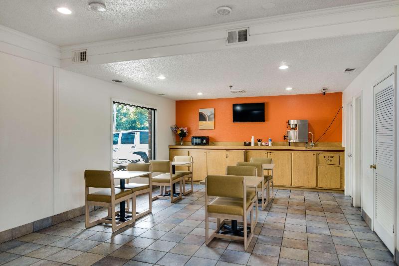 Motel 6 Waukegan, Il image
