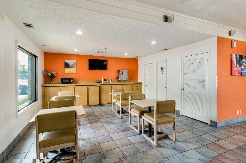 Motel 6 Waukegan, Il image