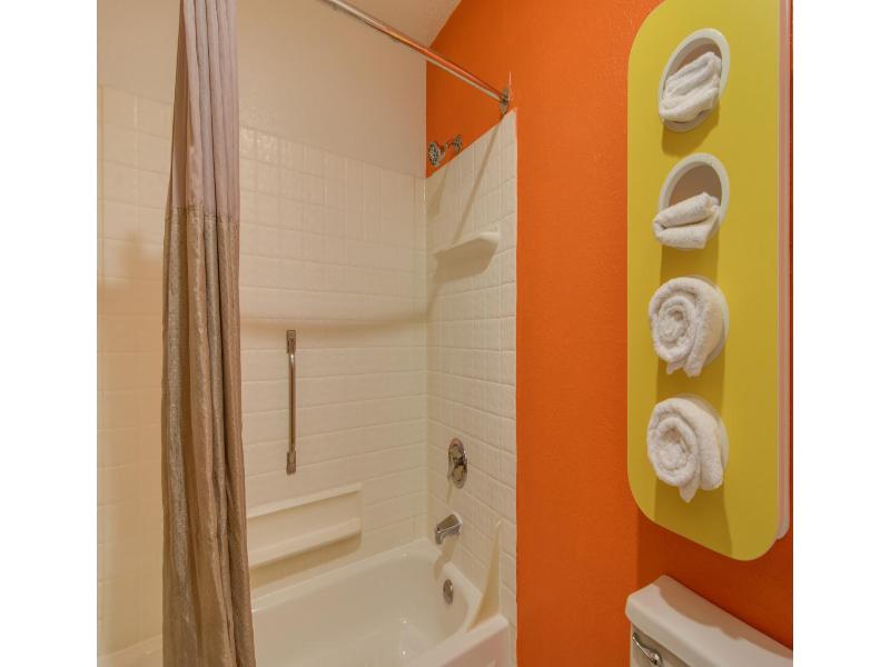 Motel 6 Waukegan, Il image