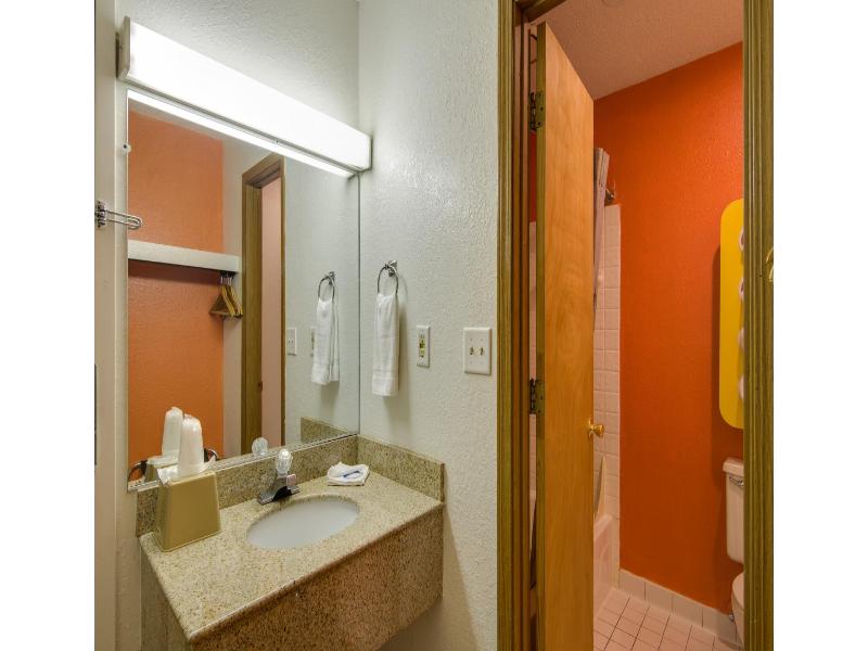 Motel 6 Waukegan, Il image