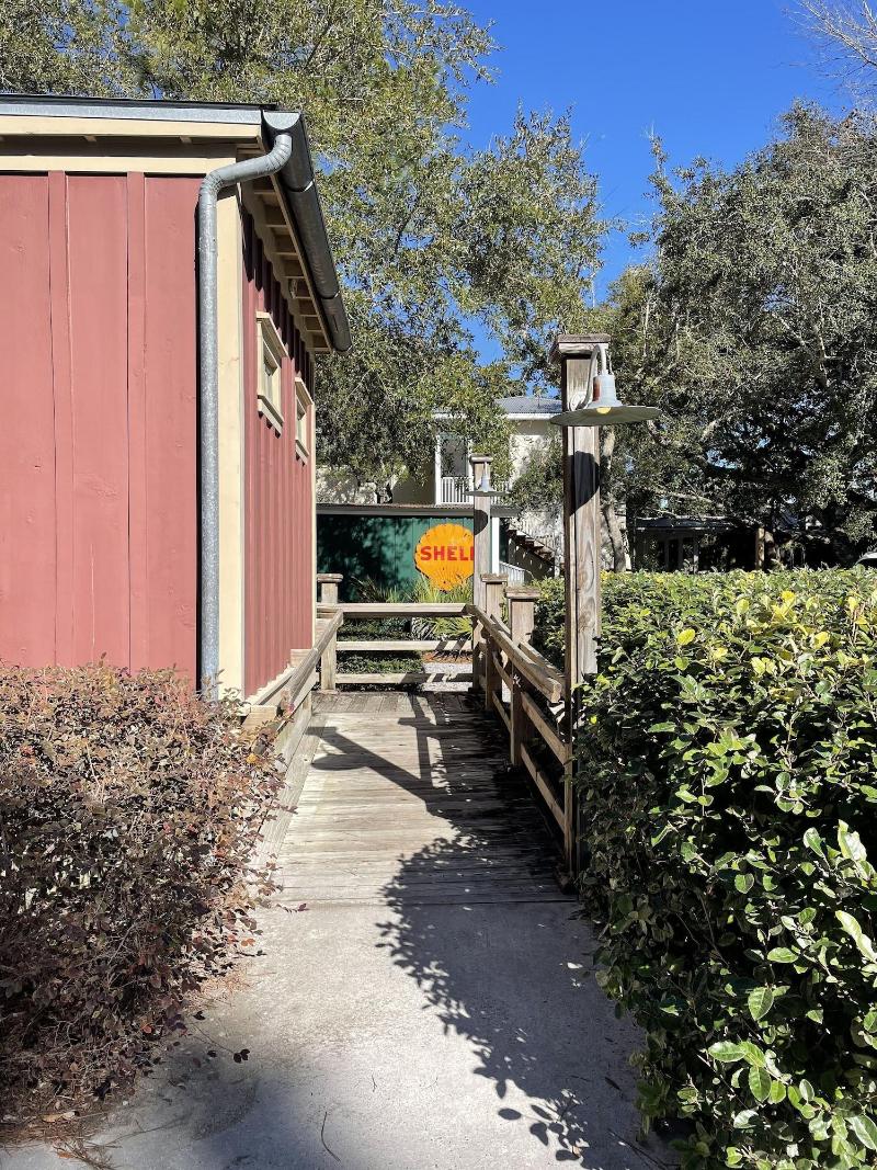 Hibiscus Coffee & Guesthouse image