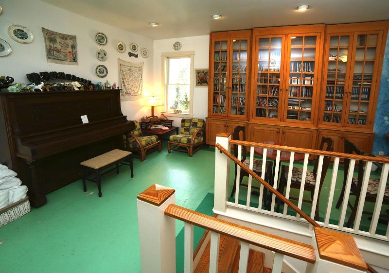 Hibiscus Coffee & Guesthouse image