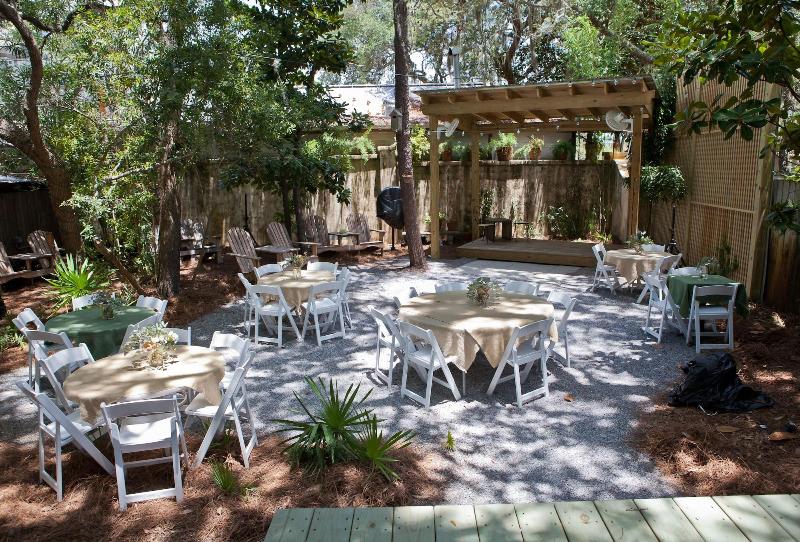 Hibiscus Coffee & Guesthouse image