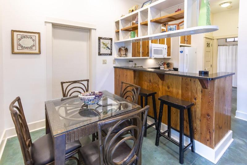 Hibiscus Coffee & Guesthouse image