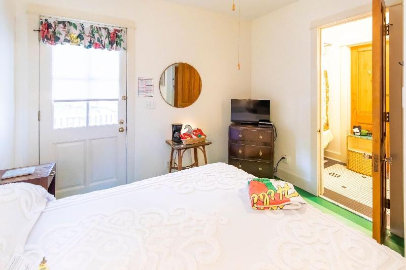 Hibiscus Coffee & Guesthouse image