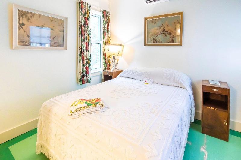 Hibiscus Coffee & Guesthouse image