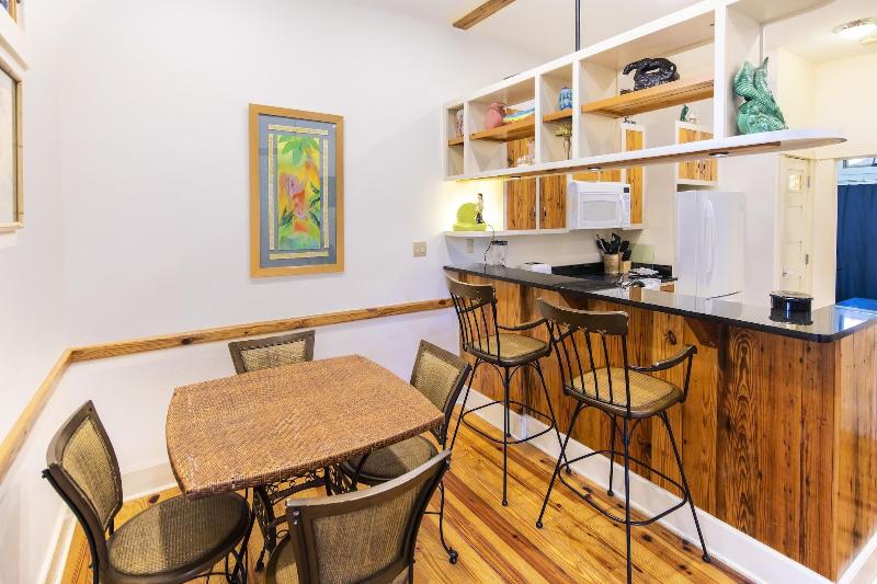 Hibiscus Coffee & Guesthouse image