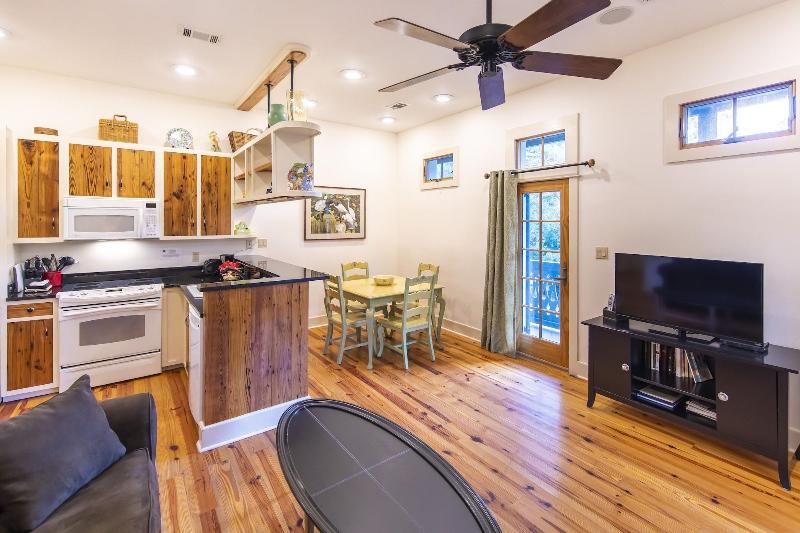 Hibiscus Coffee & Guesthouse image