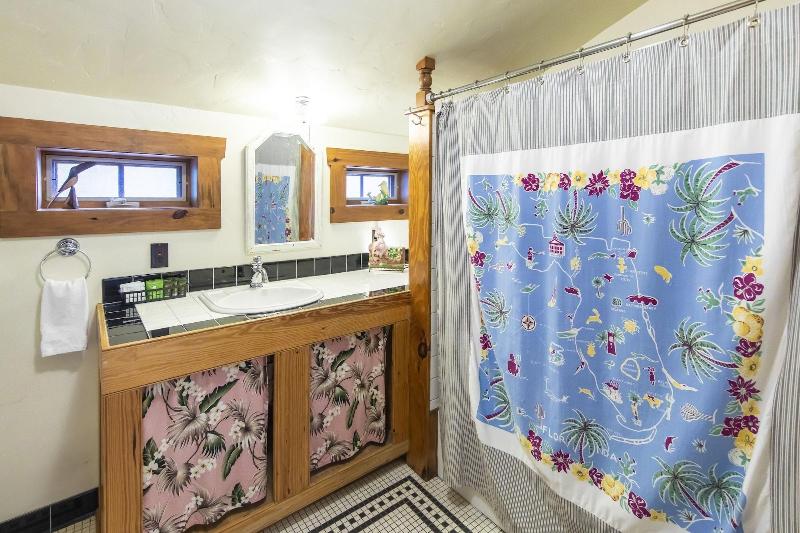 Hibiscus Coffee & Guesthouse image