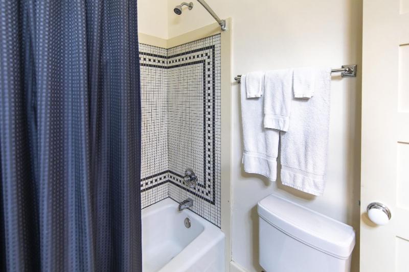 Hibiscus Coffee & Guesthouse image