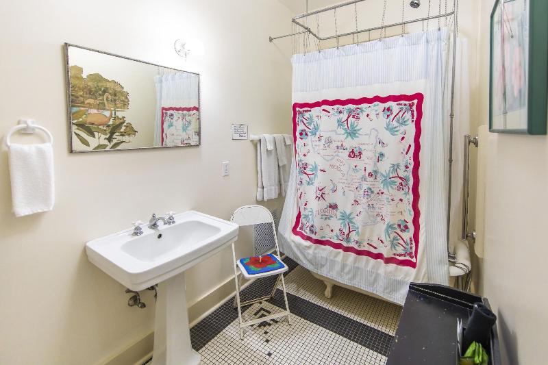 Hibiscus Coffee & Guesthouse image
