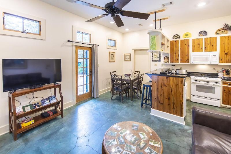 Hibiscus Coffee & Guesthouse image