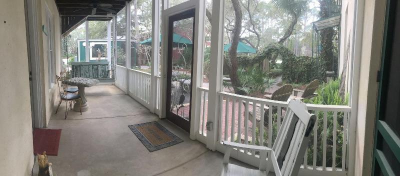 Hibiscus Coffee & Guesthouse image