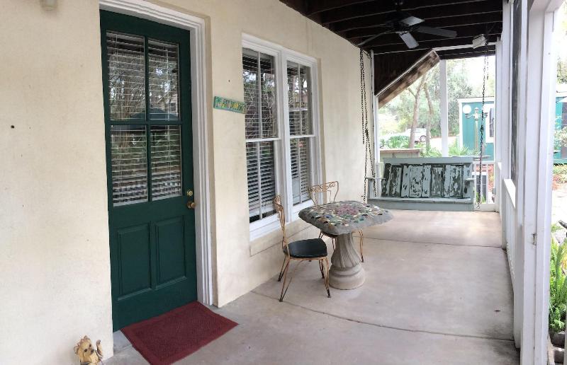Hibiscus Coffee & Guesthouse image