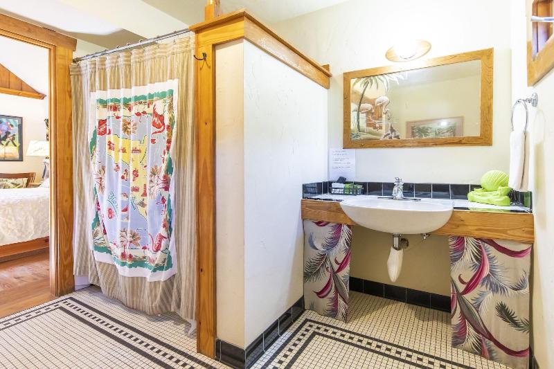 Hibiscus Coffee & Guesthouse image