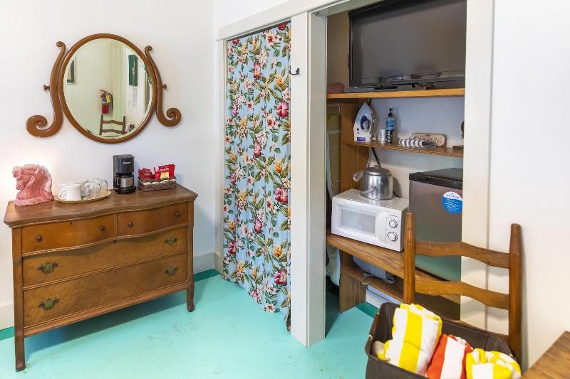 Hibiscus Coffee & Guesthouse image