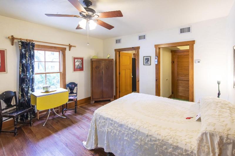 Hibiscus Coffee & Guesthouse image