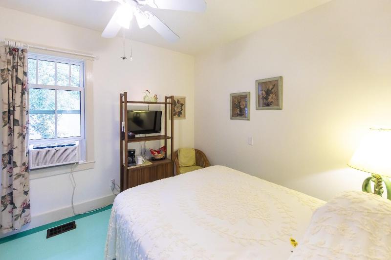 Hibiscus Coffee & Guesthouse image