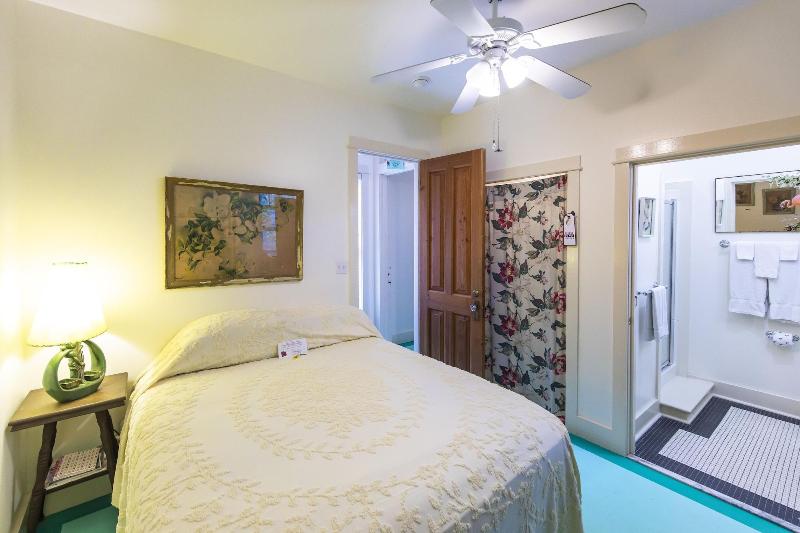 Hibiscus Coffee & Guesthouse image