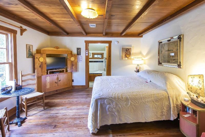 Hibiscus Coffee & Guesthouse image
