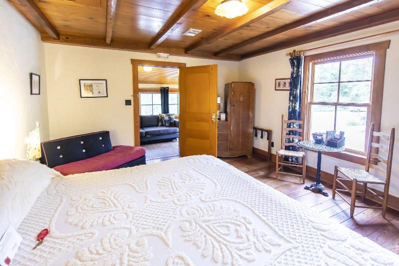 Hibiscus Coffee & Guesthouse image