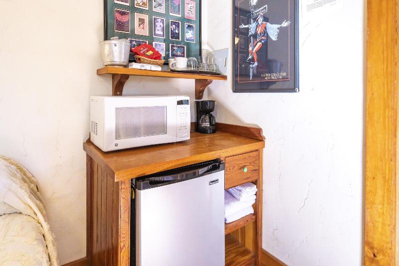 Hibiscus Coffee & Guesthouse image