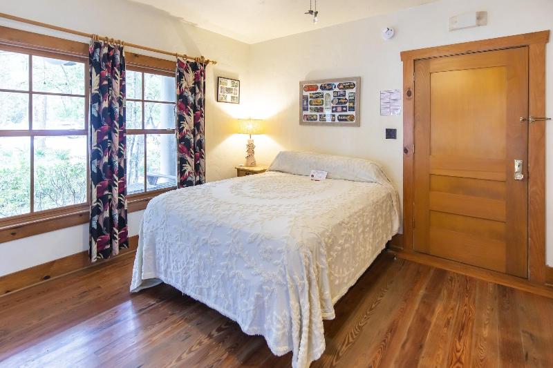 Hibiscus Coffee & Guesthouse image