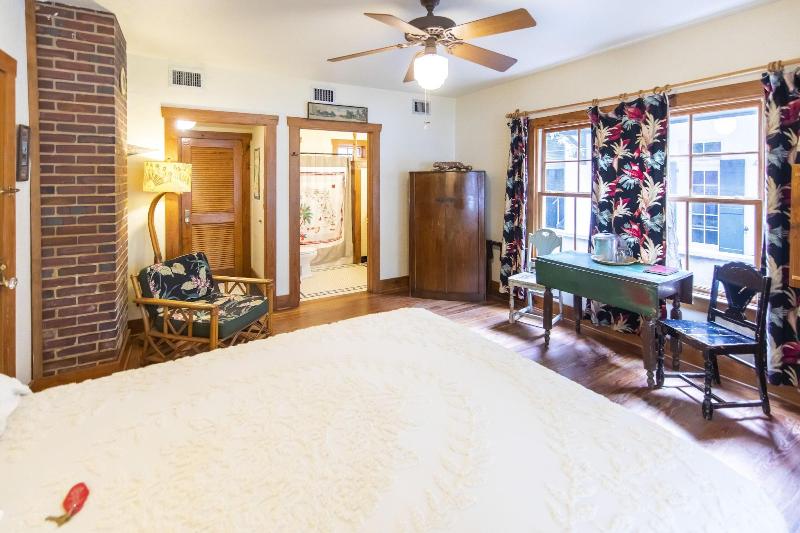 Hibiscus Coffee & Guesthouse image