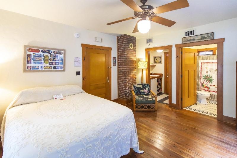 Hibiscus Coffee & Guesthouse image