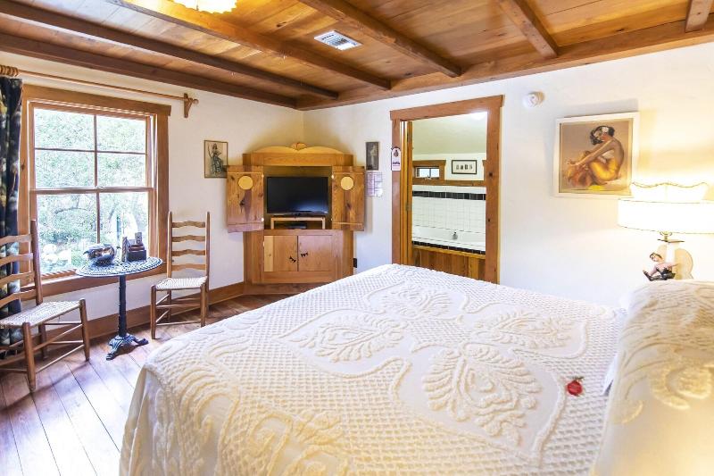 Hibiscus Coffee & Guesthouse image