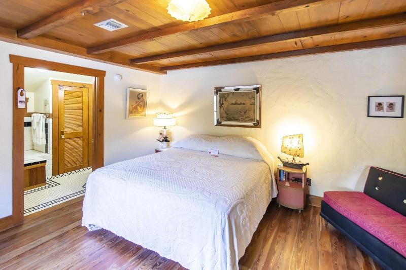 Hibiscus Coffee & Guesthouse image