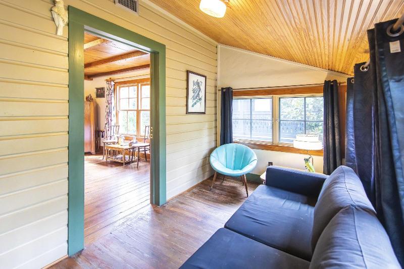 Hibiscus Coffee & Guesthouse image