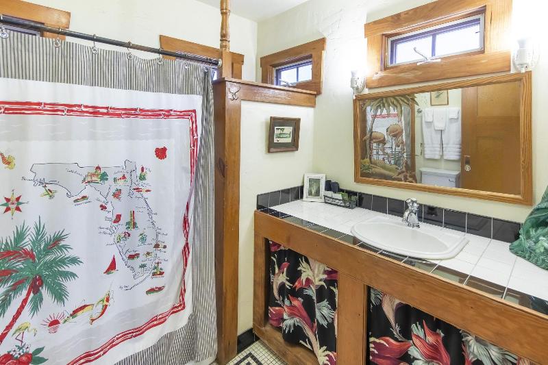Hibiscus Coffee & Guesthouse image