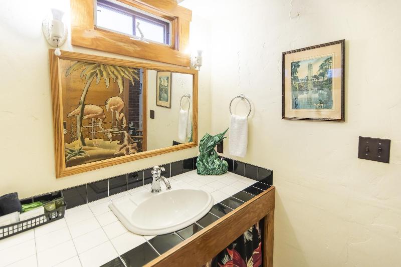 Hibiscus Coffee & Guesthouse image