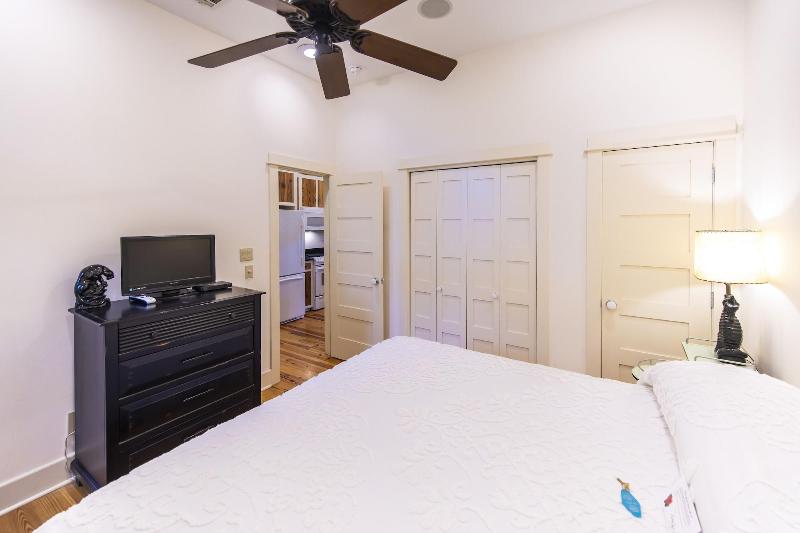 Hibiscus Coffee & Guesthouse image
