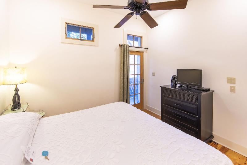 Hibiscus Coffee & Guesthouse image