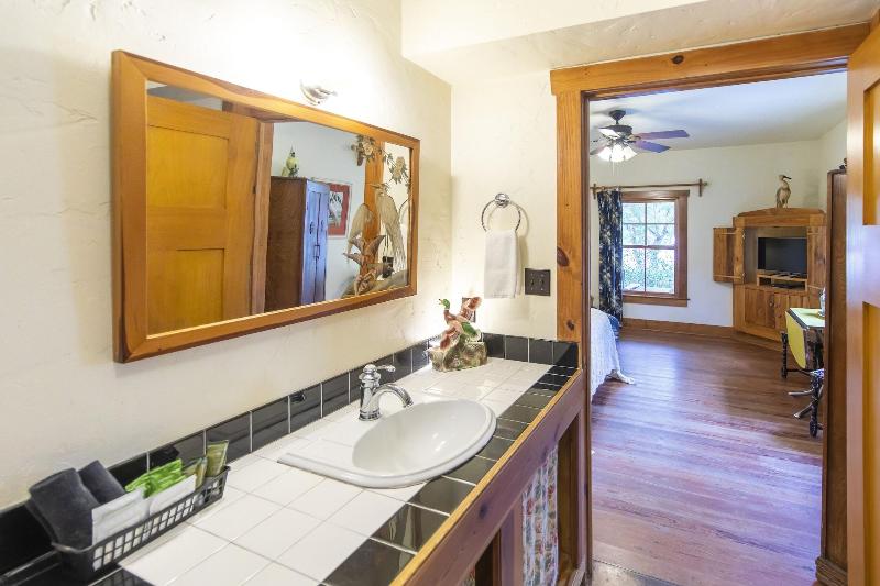 Hibiscus Coffee & Guesthouse image
