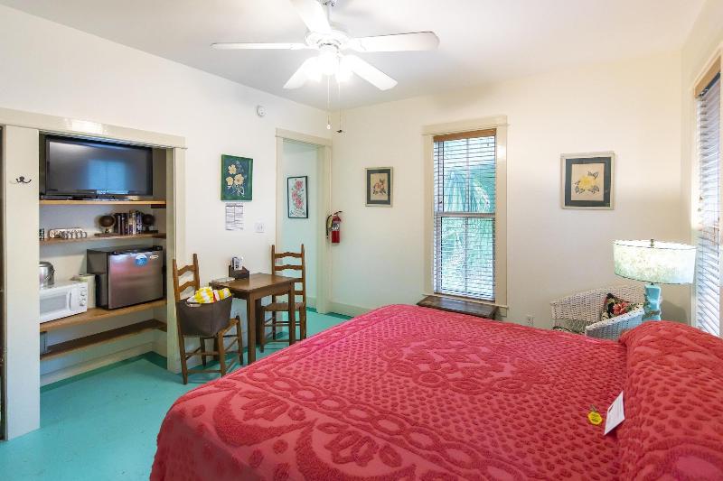 Hibiscus Coffee & Guesthouse image