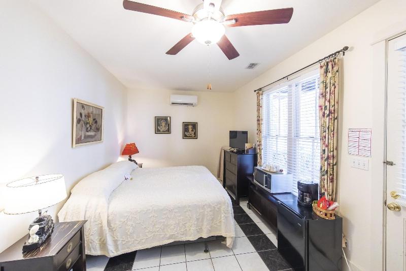 Hibiscus Coffee & Guesthouse image