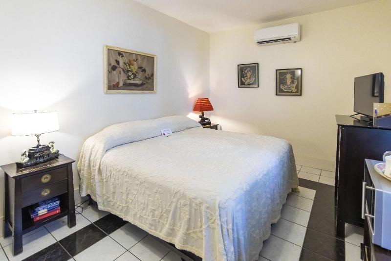 Hibiscus Coffee & Guesthouse image