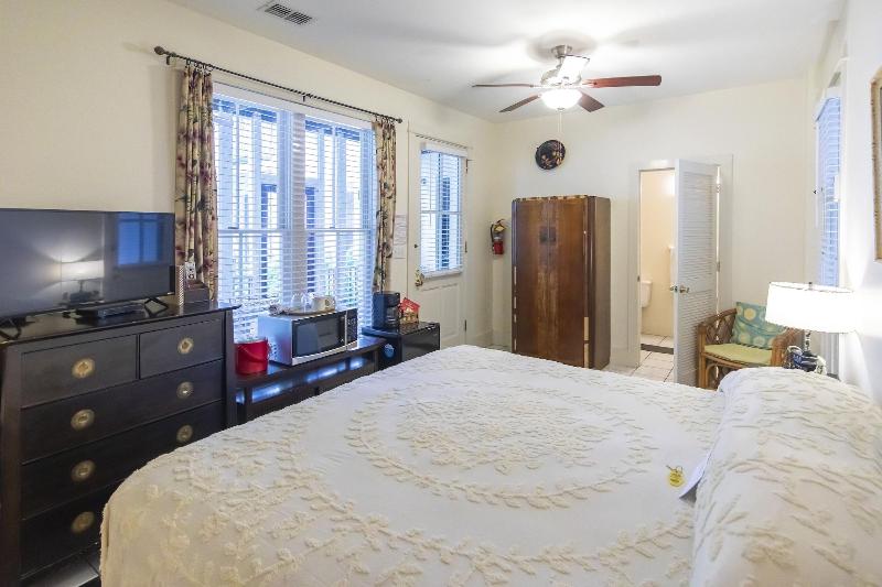 Hibiscus Coffee & Guesthouse image