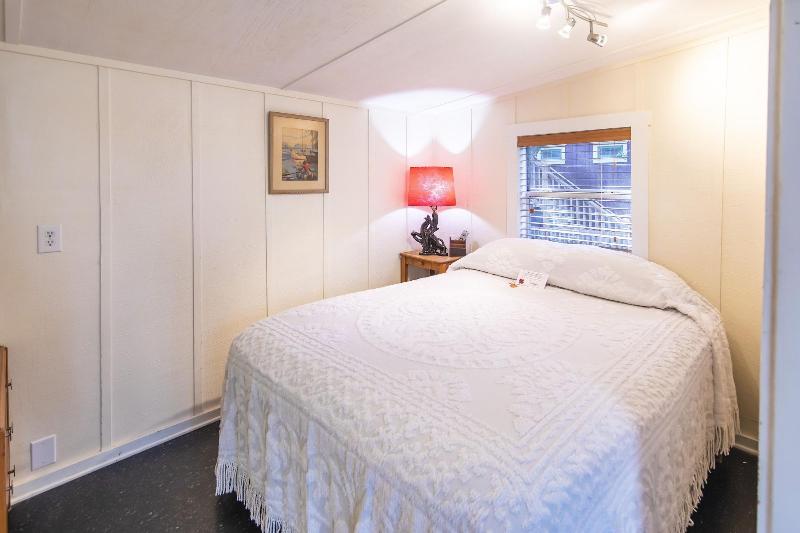 Hibiscus Coffee & Guesthouse image