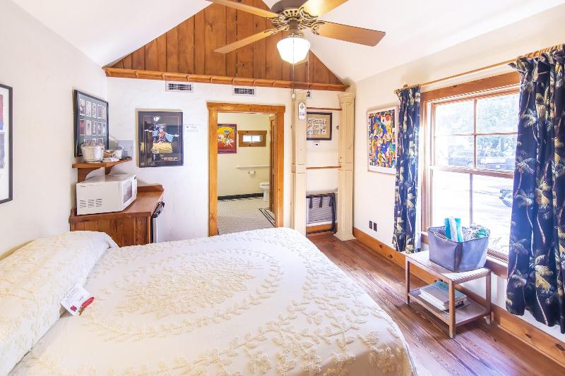 Hibiscus Coffee & Guesthouse image