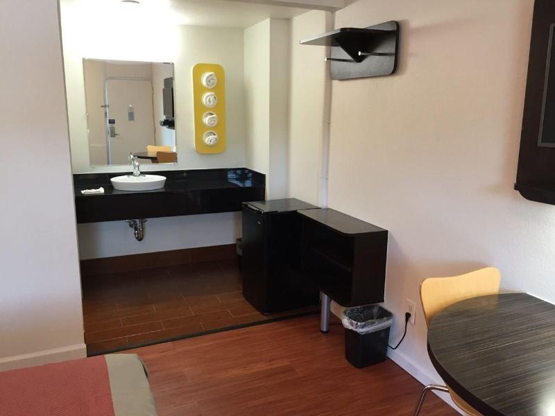 Motel 6 Glassboro, NJ - Rowan University image