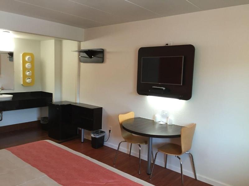 Motel 6 Glassboro, NJ - Rowan University image