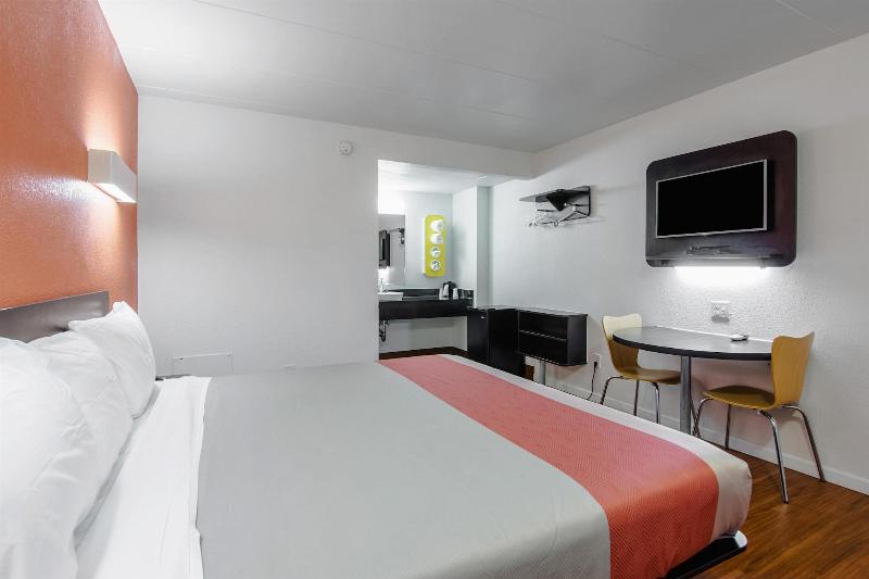 Motel 6 Glassboro, NJ - Rowan University image