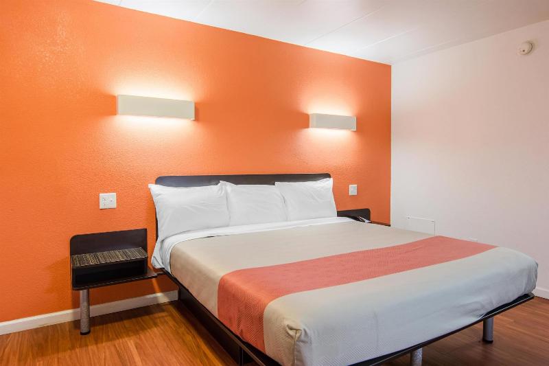 Motel 6 Glassboro, NJ - Rowan University image